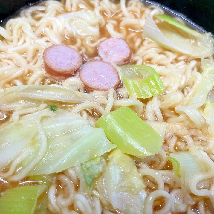 ウインナーとキャベツの味噌ラーメン